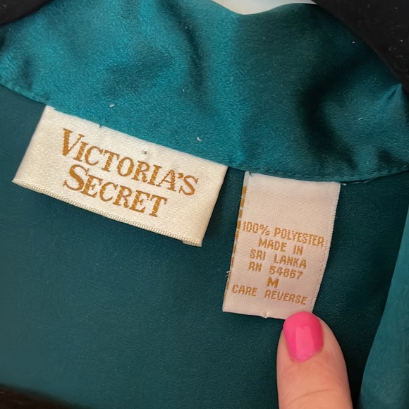 VINTAGE GOLD LABEL VICTORIA’S SECRET SATIN SIGNATURE MONGRAM POCKET SLEEPSHIRT - Picture 4 of 5